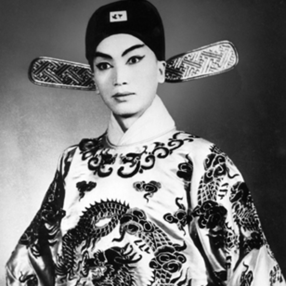 M. Butterfly (1993): Bi kịch dệt nên từ những mộng ảo M. Butterfly (1993): Bi kịch dệt nên từ những mộng ảo