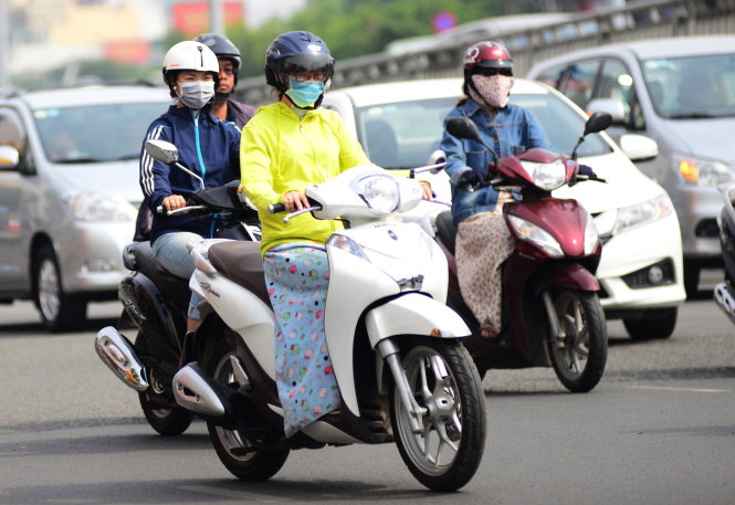 11 kiểu đi xe máy ở Việt Nam khiến người nước ngoài 'ngả mũ' bái phục 11 kiểu đi xe máy ở Việt Nam khiến người nước ngoài 'ngả mũ' bái phục