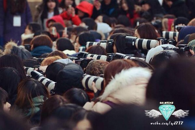 Mỗi fan K-Pop là một 'chiến binh', thật đấy! Mỗi fan K-Pop là một 'chiến binh', thật đấy!