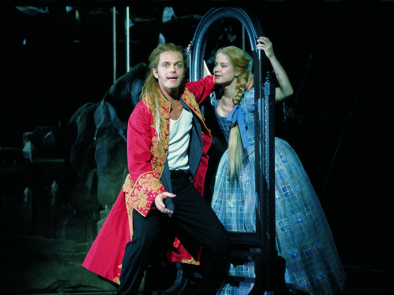 Mozart! das Musical: Dùng âm nhạc khắc hoạ chân dung nhà soạn nhạc thiên tài nước Áo Mozart! das Musical: Dùng âm nhạc khắc hoạ chân dung nhà soạn nhạc thiên tài nước Áo