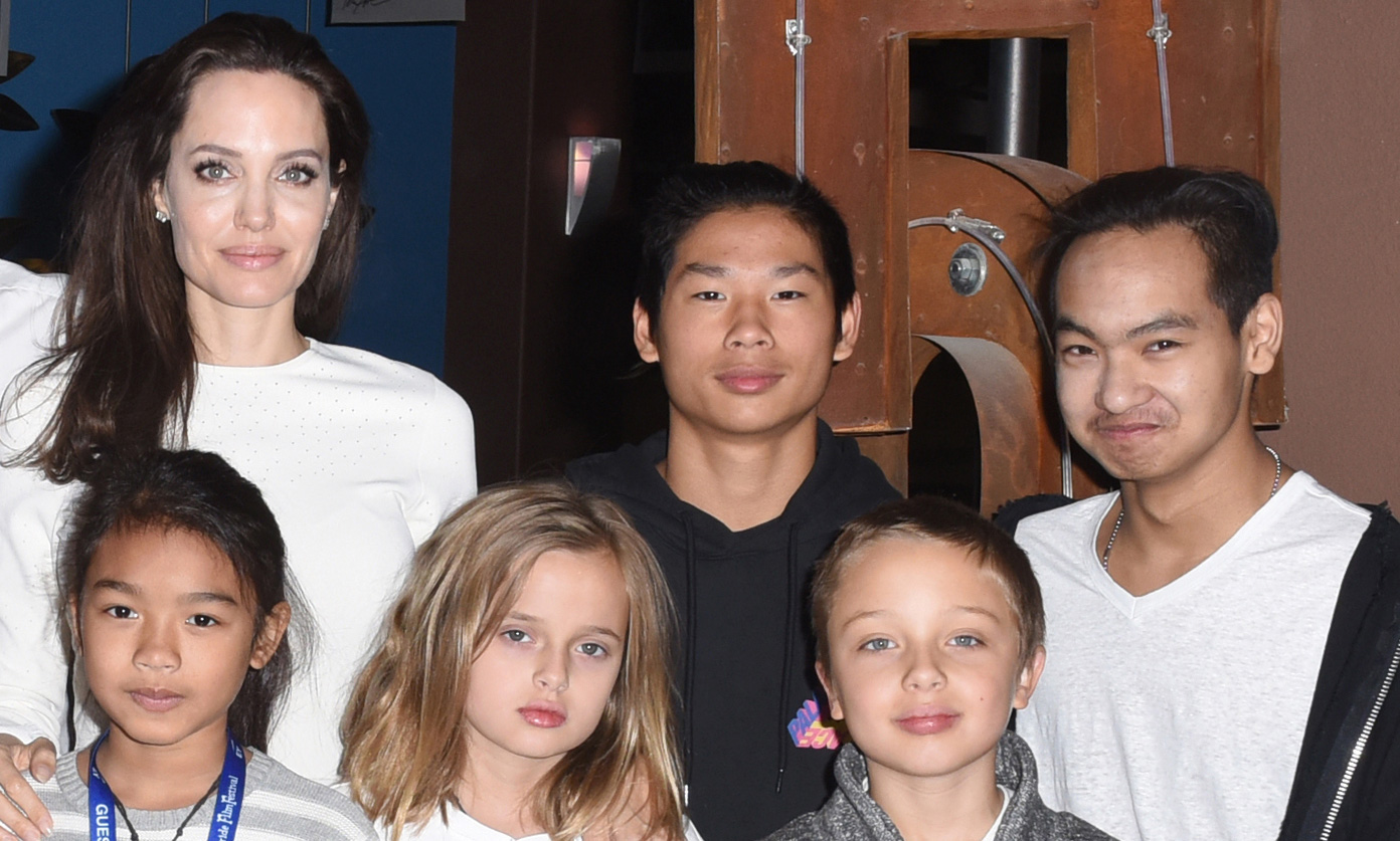Angelina Jolie: Biểu đồ cuộc đời trùng hợp khó tin với minh tinh Elizabeth Taylor Angelina Jolie: Biểu đồ cuộc đời trùng hợp khó tin với minh tinh Elizabeth Taylor
