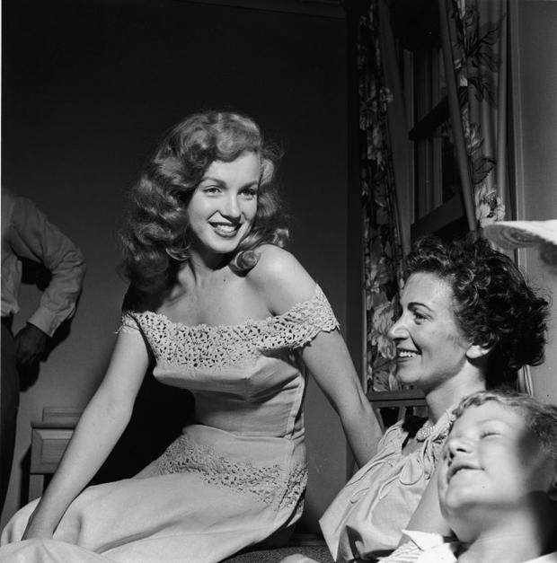 Marilyn Monroe và những sự thật đáng kinh ngạc đằng sau nhan sắc kiều diễm Marilyn Monroe và những sự thật đáng kinh ngạc đằng sau nhan sắc kiều diễm