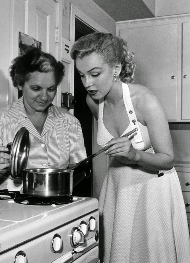 Marilyn Monroe và những sự thật đáng kinh ngạc đằng sau nhan sắc kiều diễm Marilyn Monroe và những sự thật đáng kinh ngạc đằng sau nhan sắc kiều diễm
