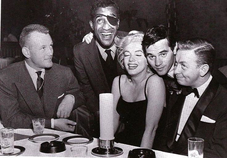 Marilyn Monroe và những sự thật đáng kinh ngạc đằng sau nhan sắc kiều diễm Marilyn Monroe và những sự thật đáng kinh ngạc đằng sau nhan sắc kiều diễm