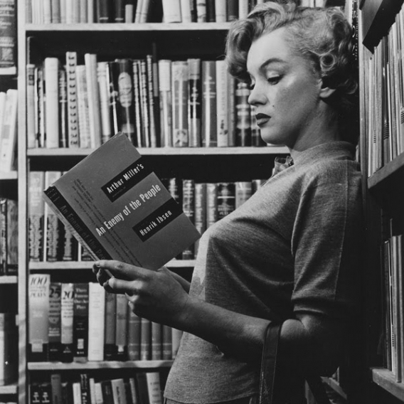 Marilyn Monroe và những sự thật đáng kinh ngạc đằng sau nhan sắc kiều diễm Marilyn Monroe và những sự thật đáng kinh ngạc đằng sau nhan sắc kiều diễm