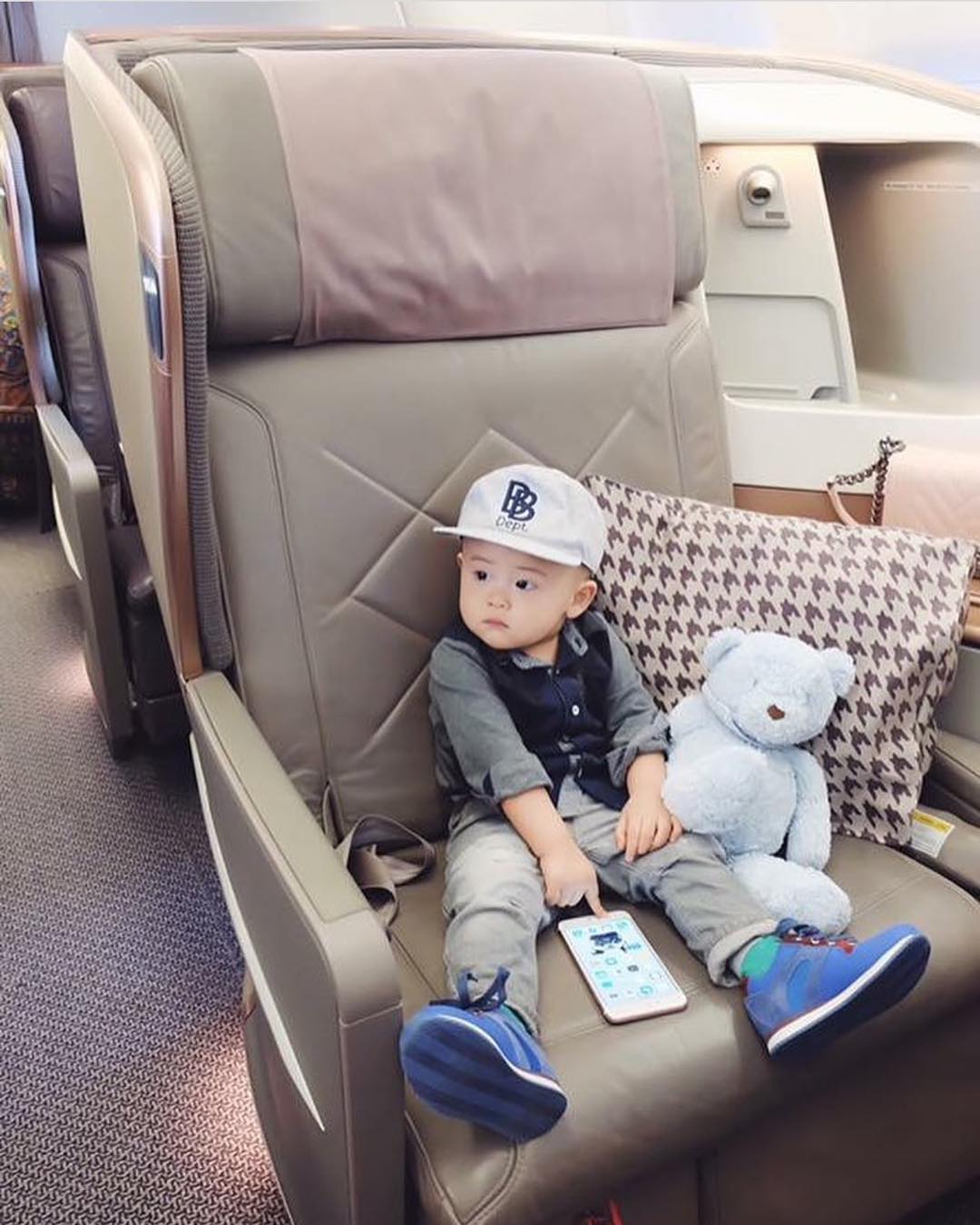 Hội rich kids Việt Nam 'đốt' tiền như thế nào? Hội rich kids Việt Nam 'đốt' tiền như thế nào?