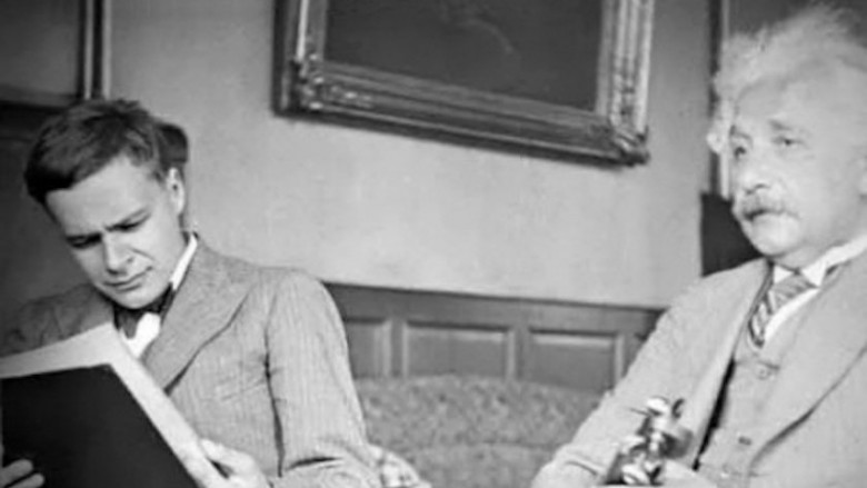 Albert Einstein và những câu chuyện chưa kể Albert Einstein và những câu chuyện chưa kể