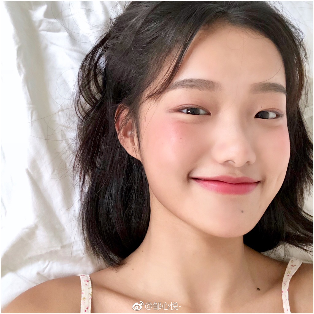 'Cô dâu, chú rể' trong bộ ảnh cưới phong cách Hong Kong đang gây sốt là ai? 'Cô dâu, chú rể' trong bộ ảnh cưới phong cách Hong Kong đang gây sốt là ai?