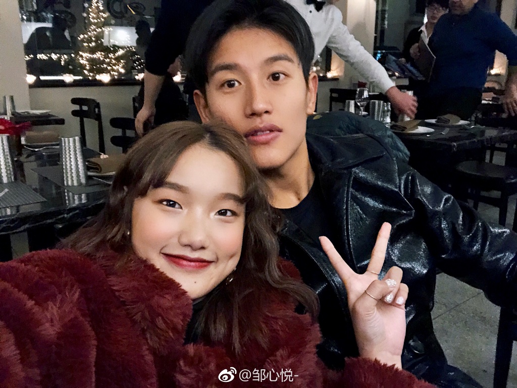 'Cô dâu, chú rể' trong bộ ảnh cưới phong cách Hong Kong đang gây sốt là ai? 'Cô dâu, chú rể' trong bộ ảnh cưới phong cách Hong Kong đang gây sốt là ai?