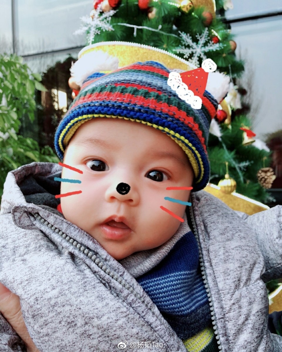 'Cô dâu, chú rể' trong bộ ảnh cưới phong cách Hong Kong đang gây sốt là ai? 'Cô dâu, chú rể' trong bộ ảnh cưới phong cách Hong Kong đang gây sốt là ai?