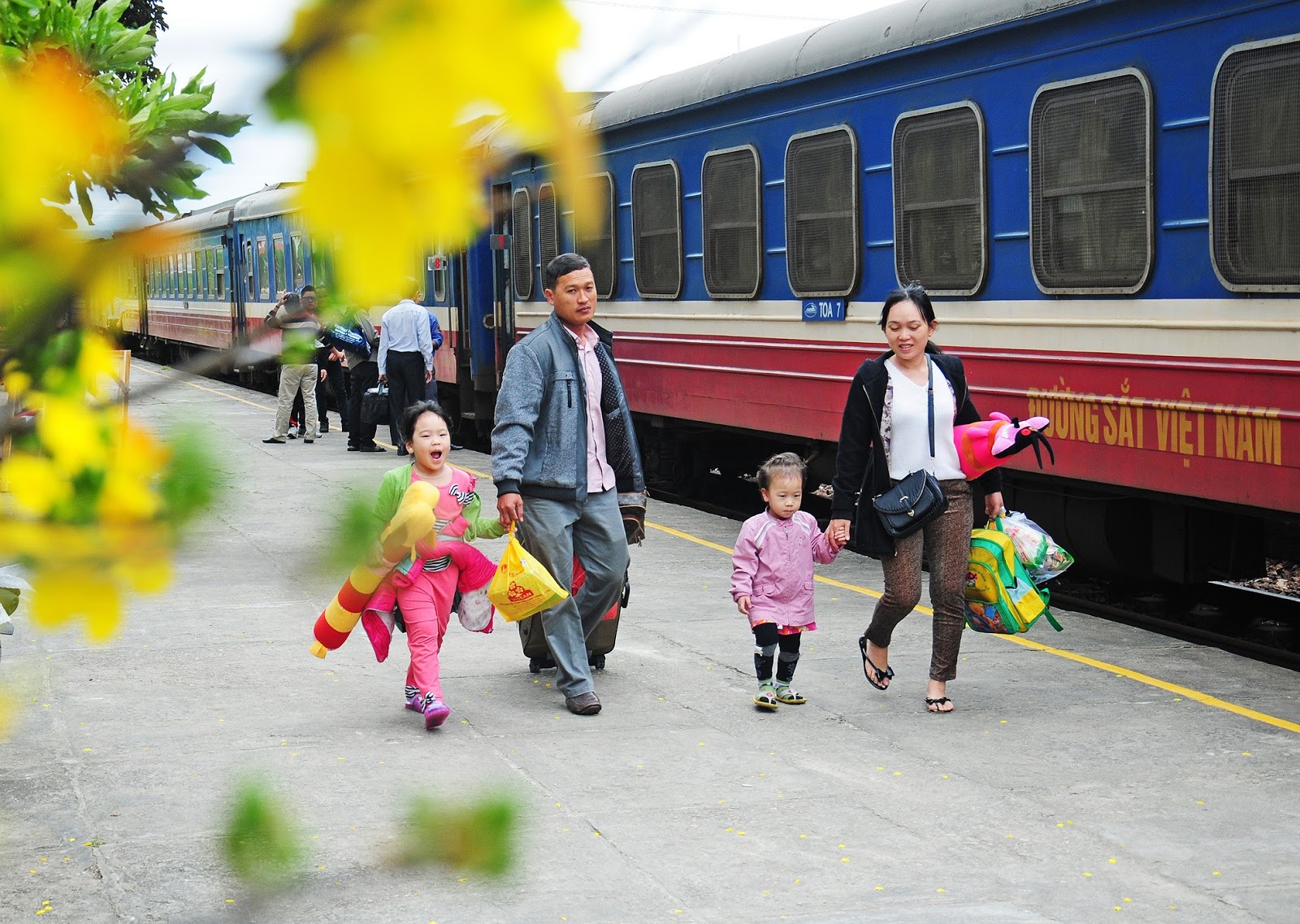 Bao nhiêu nước mừng năm mới nhưng Tết Việt vẫn độc đáo theo cách rất riêng Bao nhiêu nước mừng năm mới nhưng Tết Việt vẫn độc đáo theo cách rất riêng