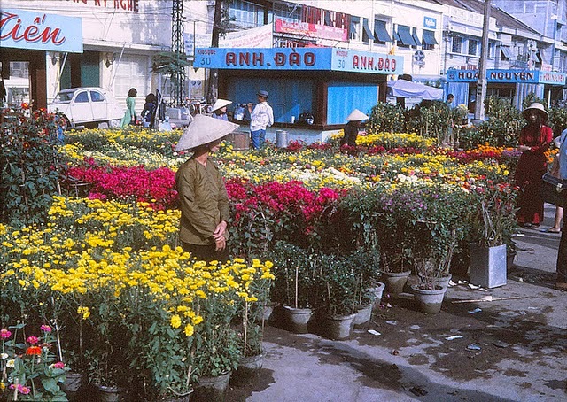 Hoài niệm về một Sài Gòn nhộn nhịp chợ hoa của Tết ngày xưa Hoài niệm về một Sài Gòn nhộn nhịp chợ hoa của Tết ngày xưa