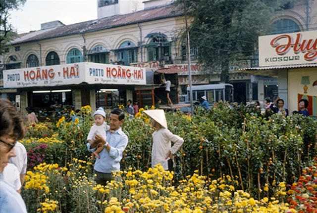 Hoài niệm về một Sài Gòn nhộn nhịp chợ hoa của Tết ngày xưa Hoài niệm về một Sài Gòn nhộn nhịp chợ hoa của Tết ngày xưa