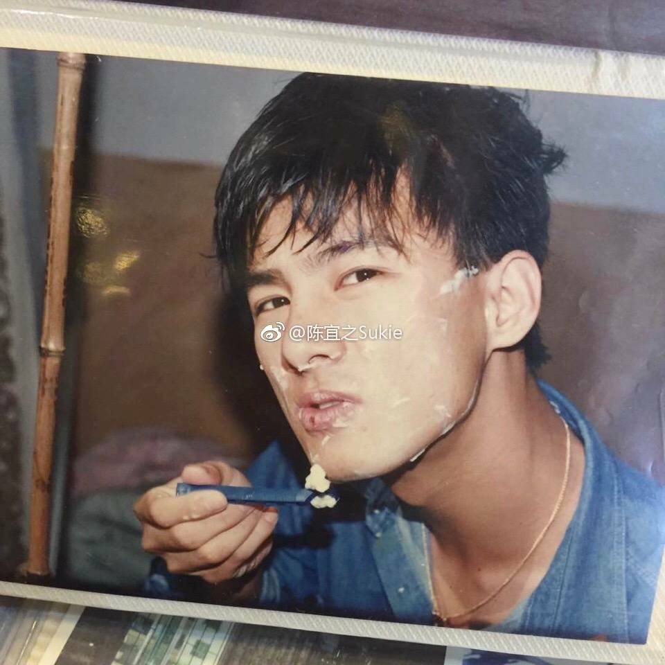 Dân mạng Trung Quốc tự hào khoe ảnh, đọ nhan sắc... bố mẹ, ông bà Dân mạng Trung Quốc tự hào khoe ảnh, đọ nhan sắc... bố mẹ, ông bà