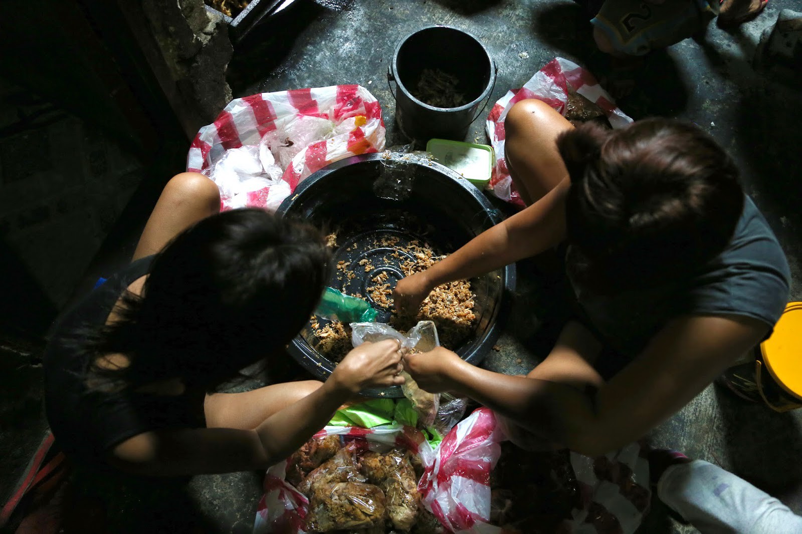 'Pagpag' - Món ăn khoái khẩu đến từ... bãi rác của người dân nghèo Philippines 'Pagpag' - Món ăn khoái khẩu đến từ... bãi rác của người dân nghèo Philippines