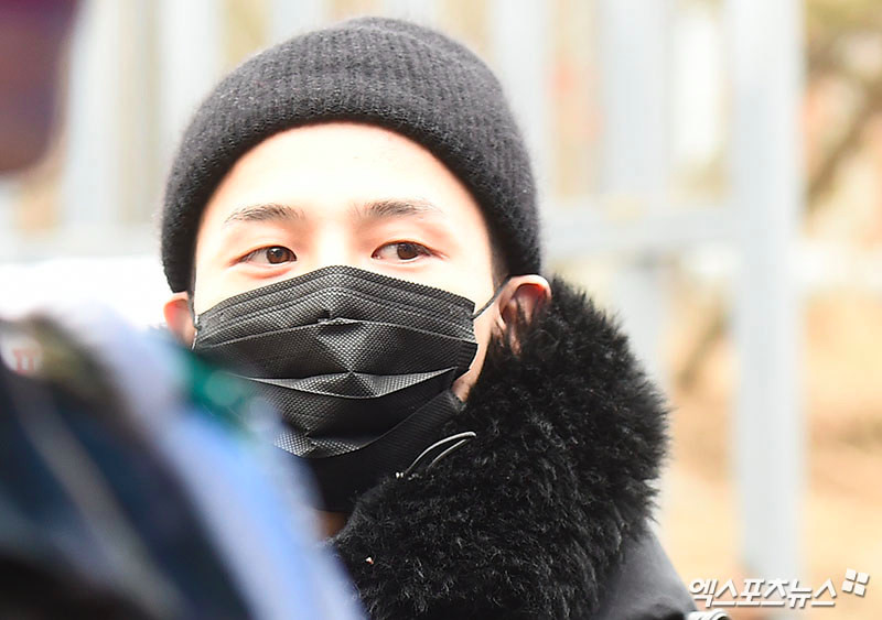 'Nỗi khổ' của 'ông hoàng K-Pop' G-Dragon: Muốn nhập ngũ âm thầm lặng lẽ cũng không được 'Nỗi khổ' của 'ông hoàng K-Pop' G-Dragon: Muốn nhập ngũ âm thầm lặng lẽ cũng không được