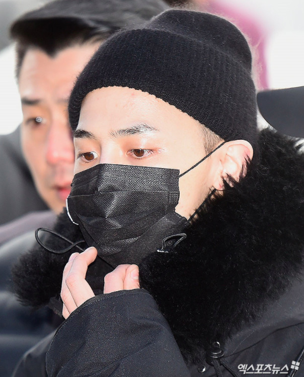 'Nỗi khổ' của 'ông hoàng K-Pop' G-Dragon: Muốn nhập ngũ âm thầm lặng lẽ cũng không được 'Nỗi khổ' của 'ông hoàng K-Pop' G-Dragon: Muốn nhập ngũ âm thầm lặng lẽ cũng không được