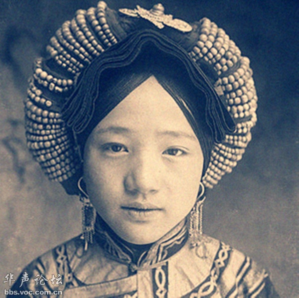 Bất ngờ với nét đẹp nguyên sơ của thiếu nữ Tây Tạng Bất ngờ với nét đẹp nguyên sơ của thiếu nữ Tây Tạng