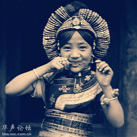 Bất ngờ với nét đẹp nguyên sơ của thiếu nữ Tây Tạng Bất ngờ với nét đẹp nguyên sơ của thiếu nữ Tây Tạng