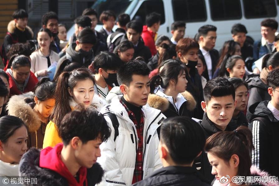 'Bay lòng vòng' ngắm nam thanh nữ tú dự thi vào các trường nghệ thuật hàng đầu Trung Quốc 'Bay lòng vòng' ngắm nam thanh nữ tú dự thi vào các trường nghệ thuật hàng đầu Trung Quốc