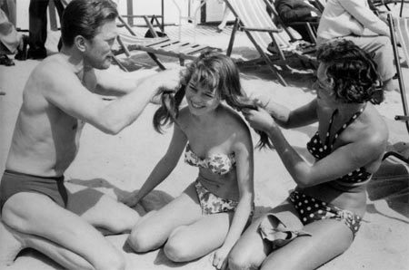 Lãnh giấy phạt vì mặc... bikini đi tắm biển: Chuyện thật như đùa của những năm 1950 Lãnh giấy phạt vì mặc... bikini đi tắm biển: Chuyện thật như đùa của những năm 1950