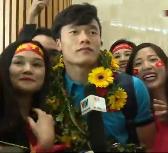 U23 Việt Nam sau 1 tháng nổi tiếng: Làm cầu thủ hay làm thần tượng đây? U23 Việt Nam sau 1 tháng nổi tiếng: Làm cầu thủ hay làm thần tượng đây?