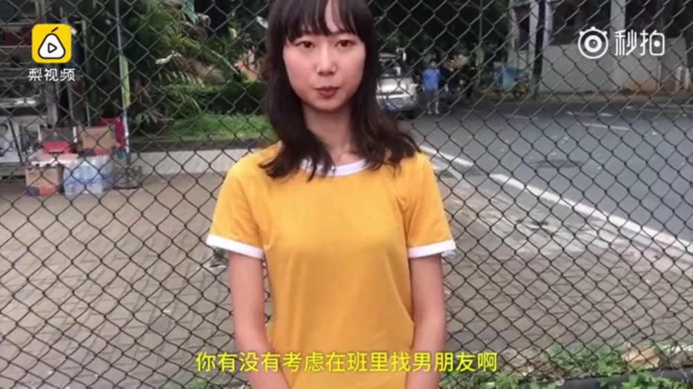 Chung tay tặng 12 thỏi son cho cô gái duy nhất, cả lớp vẫn phải nhận cái kết 'đắng lòng' Chung tay tặng 12 thỏi son cho cô gái duy nhất, cả lớp vẫn phải nhận cái kết 'đắng lòng'