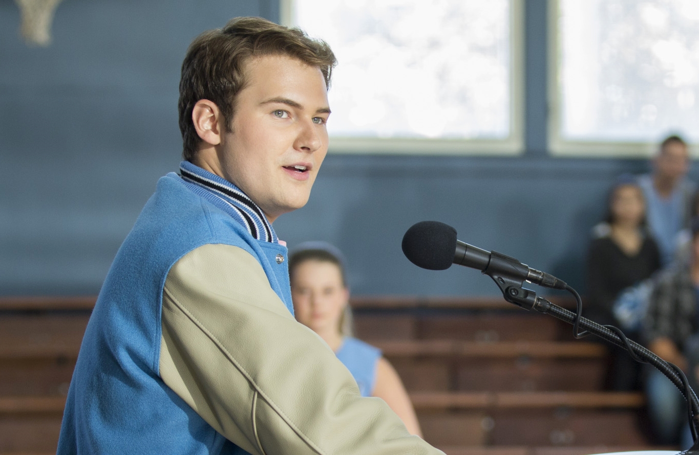 Nội dung phim '13 Reasons Why' phần 2 sẽ đi theo chiều hướng nào? Nội dung phim '13 Reasons Why' phần 2 sẽ đi theo chiều hướng nào?