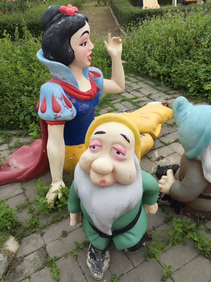 Xin hỏi người tạc đã nghĩ gì trong lúc làm những bức tượng này? Xin hỏi người tạc đã nghĩ gì trong lúc làm những bức tượng này?