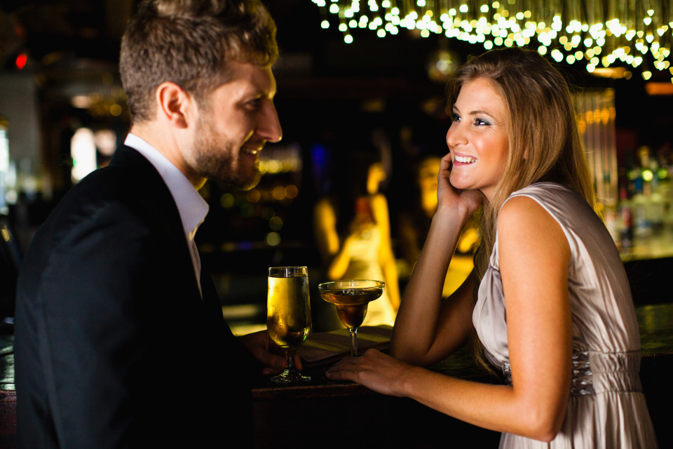 Hẹn hò trên Tinder: 7 chuyện kinh dị giờ mới (dám) kể Hẹn hò trên Tinder: 7 chuyện kinh dị giờ mới (dám) kể