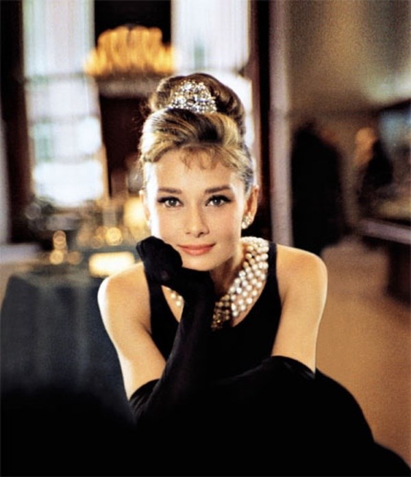 Audrey Hepburn và Givenchy: Mối quan hệ kinh điển kéo dài 40 năm Audrey Hepburn và Givenchy: Mối quan hệ kinh điển kéo dài 40 năm