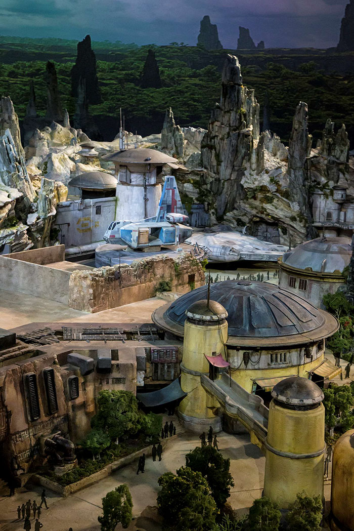 'Hành tinh Star Wars' mà Disney đầu tư hơn 2 tỉ đô sẽ trông như thế nào? 'Hành tinh Star Wars' mà Disney đầu tư hơn 2 tỉ đô sẽ trông như thế nào?