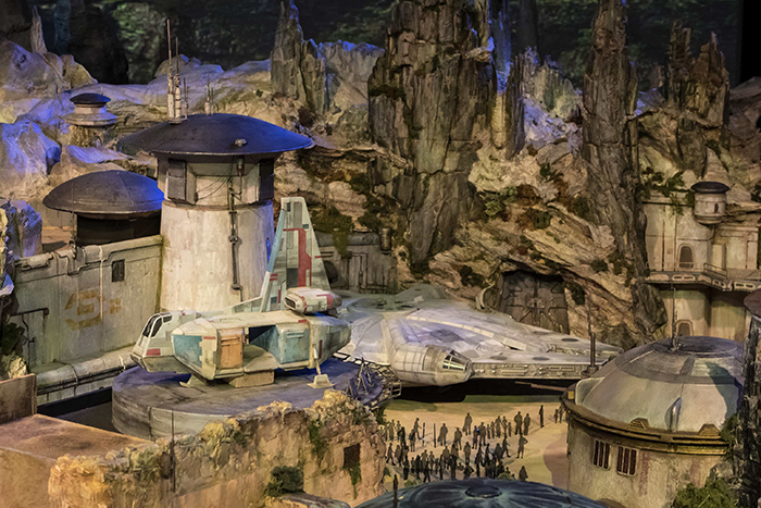 'Hành tinh Star Wars' mà Disney đầu tư hơn 2 tỉ đô sẽ trông như thế nào? 'Hành tinh Star Wars' mà Disney đầu tư hơn 2 tỉ đô sẽ trông như thế nào?