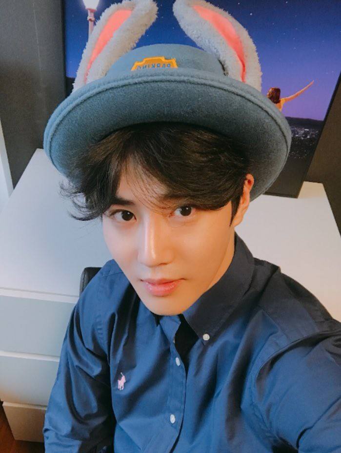 Mũ tai thỏ Judy trở thành hot trend ở Hàn nhờ công lăng xê của loạt idol nổi tiếng Mũ tai thỏ Judy trở thành hot trend ở Hàn nhờ công lăng xê của loạt idol nổi tiếng