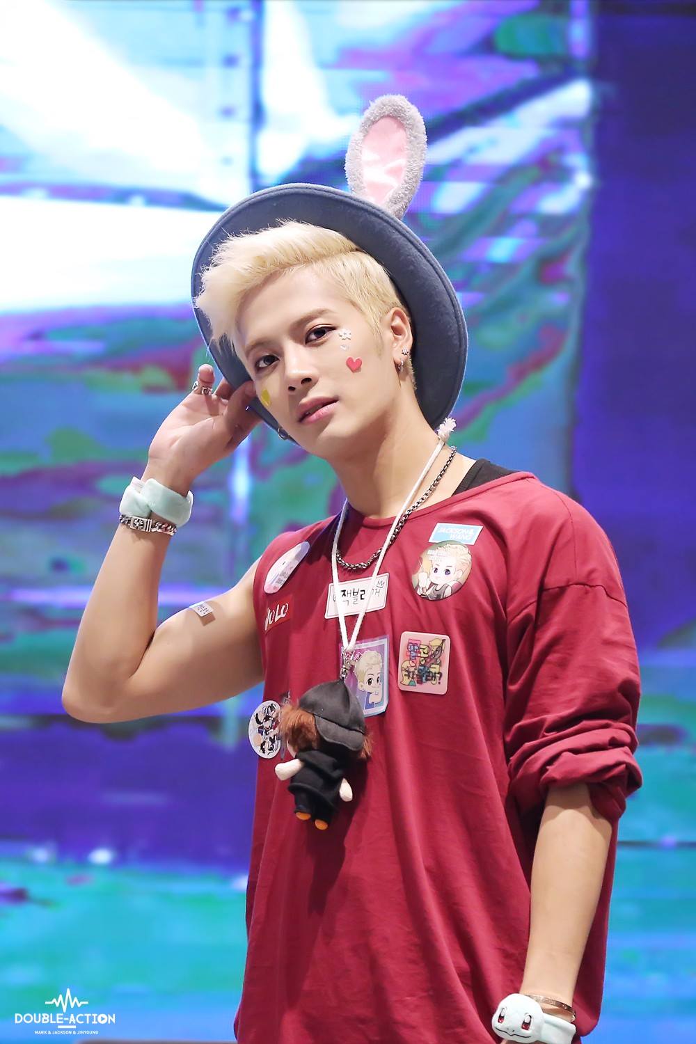 Mũ tai thỏ Judy trở thành hot trend ở Hàn nhờ công lăng xê của loạt idol nổi tiếng Mũ tai thỏ Judy trở thành hot trend ở Hàn nhờ công lăng xê của loạt idol nổi tiếng