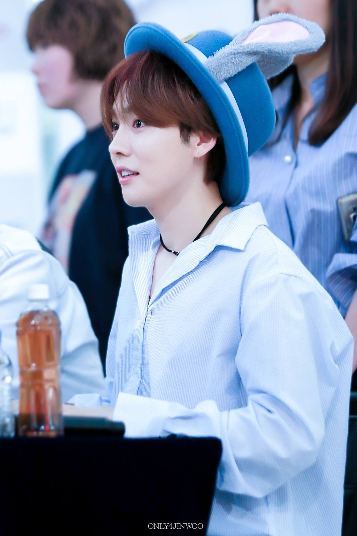 Mũ tai thỏ Judy trở thành hot trend ở Hàn nhờ công lăng xê của loạt idol nổi tiếng Mũ tai thỏ Judy trở thành hot trend ở Hàn nhờ công lăng xê của loạt idol nổi tiếng