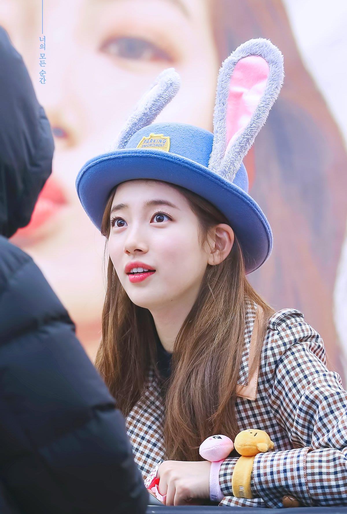 Mũ tai thỏ Judy trở thành hot trend ở Hàn nhờ công lăng xê của loạt idol nổi tiếng Mũ tai thỏ Judy trở thành hot trend ở Hàn nhờ công lăng xê của loạt idol nổi tiếng
