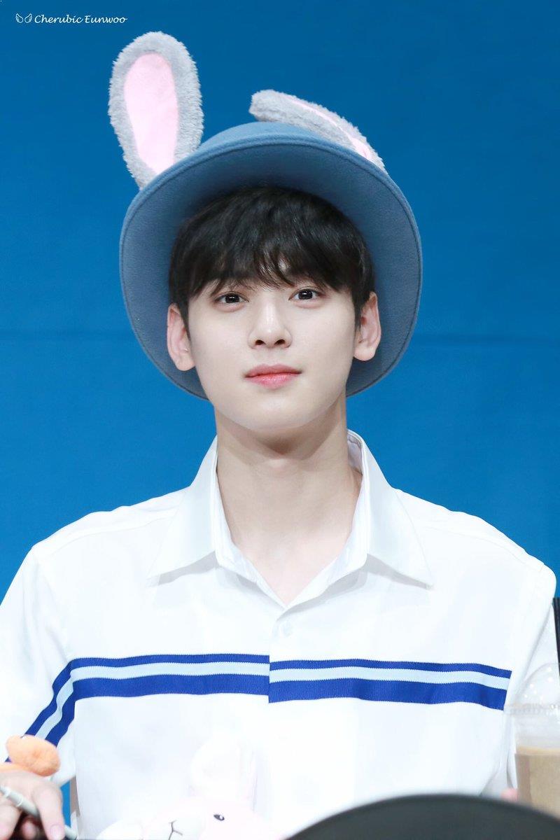 Mũ tai thỏ Judy trở thành hot trend ở Hàn nhờ công lăng xê của loạt idol nổi tiếng Mũ tai thỏ Judy trở thành hot trend ở Hàn nhờ công lăng xê của loạt idol nổi tiếng