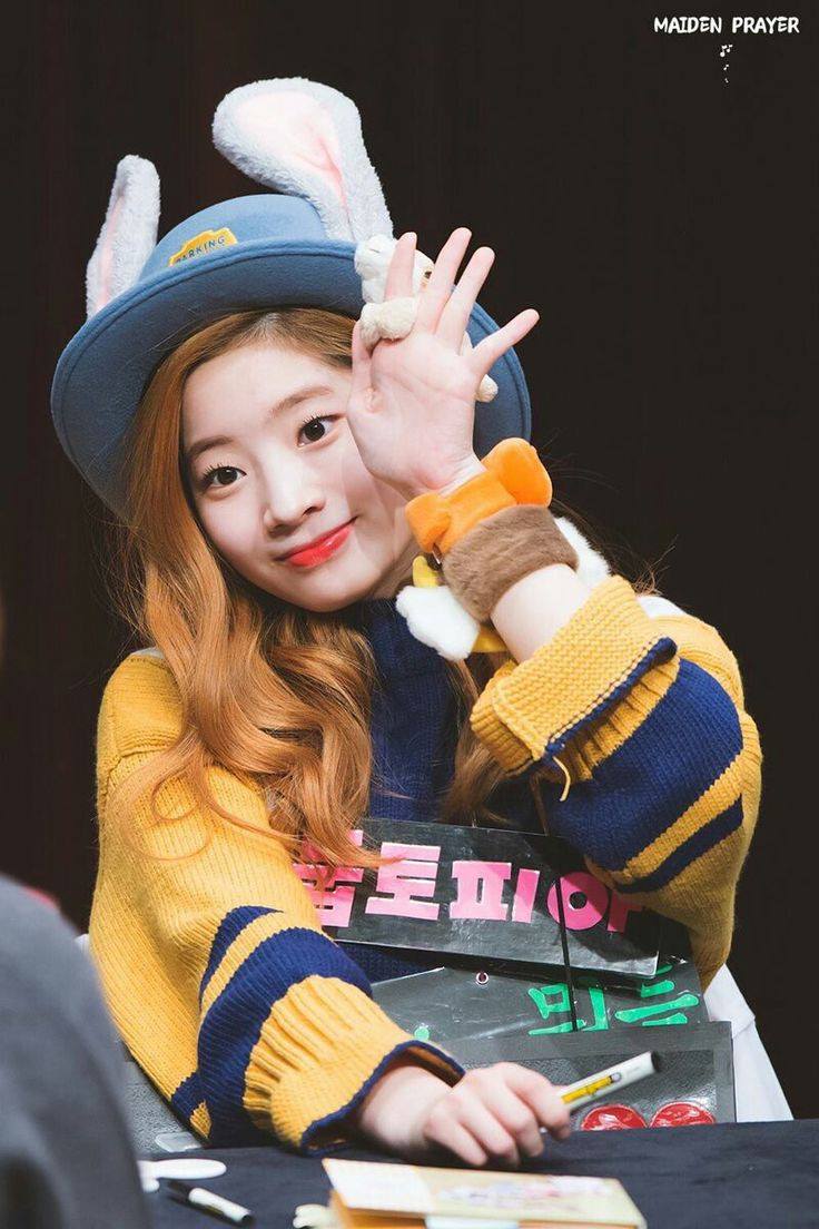 Mũ tai thỏ Judy trở thành hot trend ở Hàn nhờ công lăng xê của loạt idol nổi tiếng Mũ tai thỏ Judy trở thành hot trend ở Hàn nhờ công lăng xê của loạt idol nổi tiếng