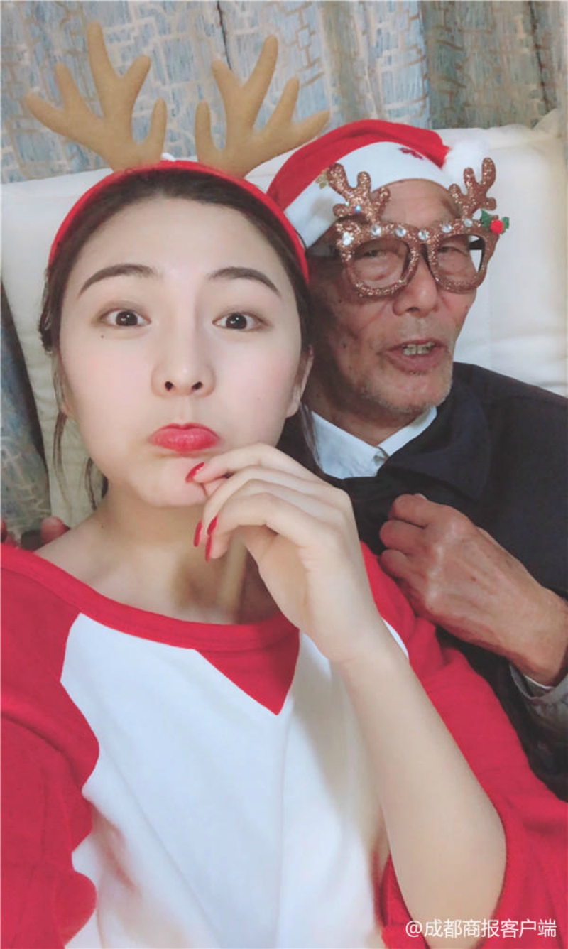 Cô gái độc thân mặc váy cưới hoàn thành tâm nguyện cuối cùng của ông mình Cô gái độc thân mặc váy cưới hoàn thành tâm nguyện cuối cùng của ông mình