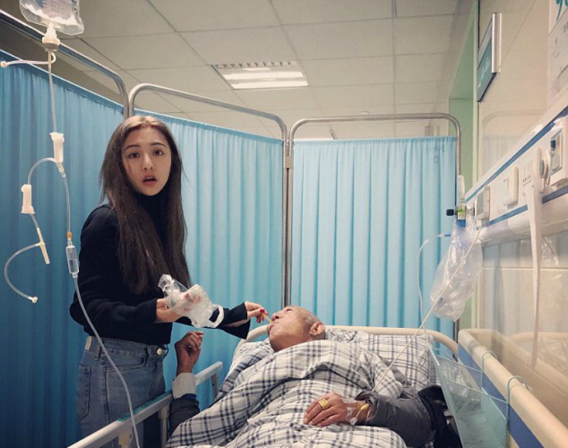 Cô gái độc thân mặc váy cưới hoàn thành tâm nguyện cuối cùng của ông mình Cô gái độc thân mặc váy cưới hoàn thành tâm nguyện cuối cùng của ông mình