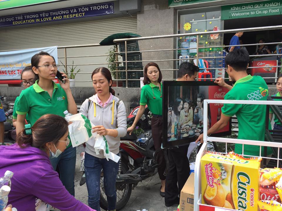 Những câu chuyện tình người cảm động trong vụ hoả hoạn tại chung cư Carina Plaza Những câu chuyện tình người cảm động trong vụ hoả hoạn tại chung cư Carina Plaza