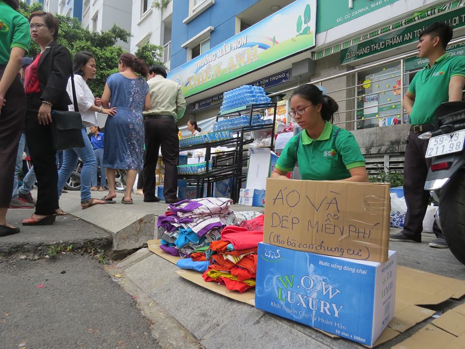 Những câu chuyện tình người cảm động trong vụ hoả hoạn tại chung cư Carina Plaza Những câu chuyện tình người cảm động trong vụ hoả hoạn tại chung cư Carina Plaza