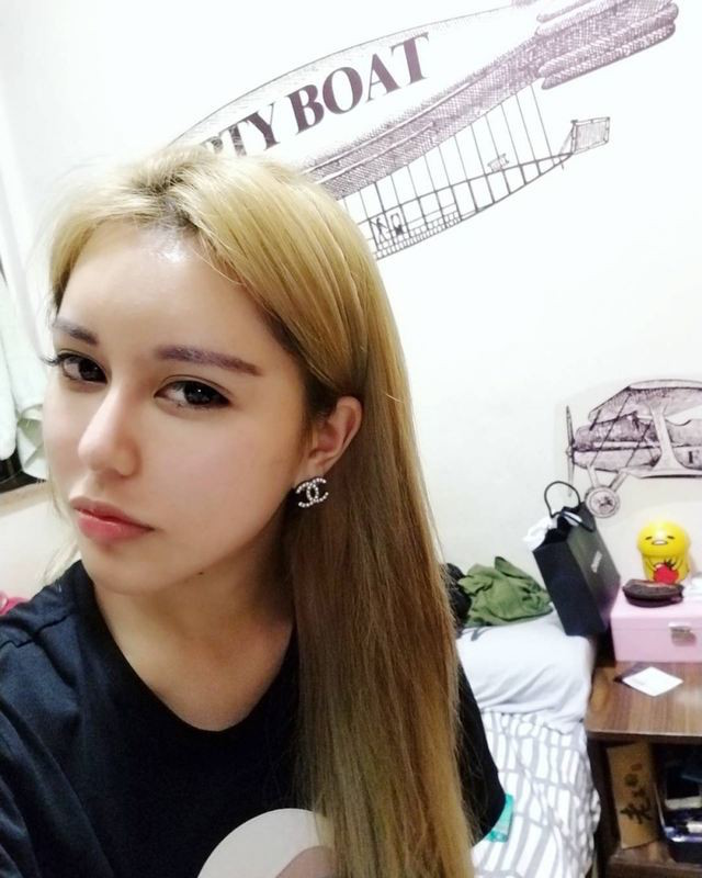 Cô gái 22 tuổi thực hiện hơn 30 cuộc phẫu thuật thẩm mỹ để ‘chiều lòng’ bạn trai Cô gái 22 tuổi thực hiện hơn 30 cuộc phẫu thuật thẩm mỹ để ‘chiều lòng’ bạn trai