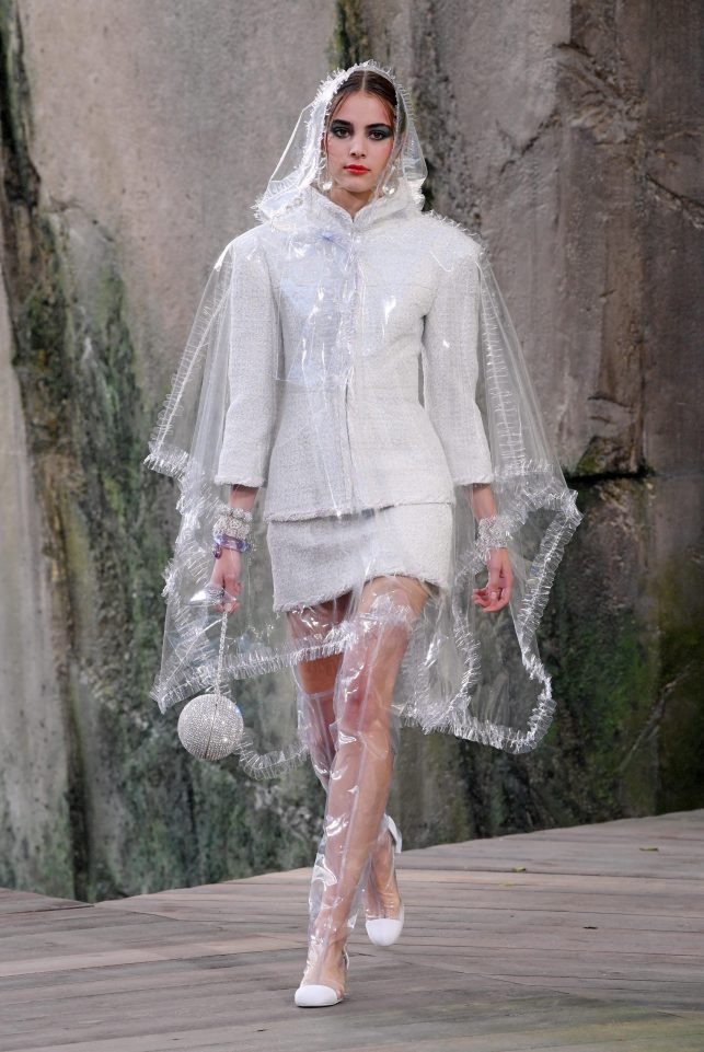 Thời trang 'lộ thiên' 24 năm trước của JYP trở thành nguồn cảm hứng của Chanel, Topshop? Thời trang 'lộ thiên' 24 năm trước của JYP trở thành nguồn cảm hứng của Chanel, Topshop?