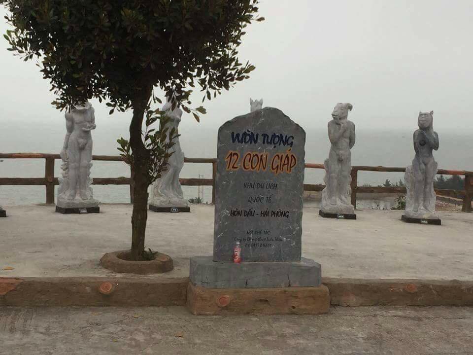 'Nóng bỏng mắt' trước vườn tượng 12 con giáp khoả thân tại Hải Phòng 'Nóng bỏng mắt' trước vườn tượng 12 con giáp khoả thân tại Hải Phòng