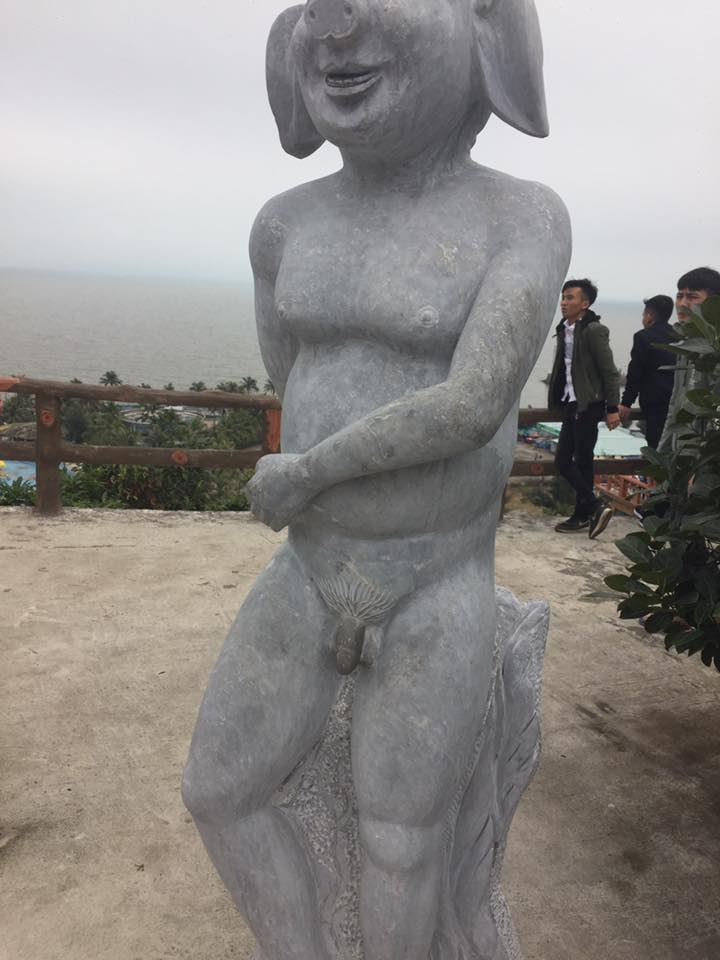 'Nóng bỏng mắt' trước vườn tượng 12 con giáp khoả thân tại Hải Phòng 'Nóng bỏng mắt' trước vườn tượng 12 con giáp khoả thân tại Hải Phòng