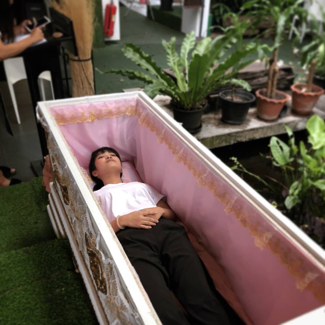 Quán cà phê Thái Lan mở dịch vụ 'trải nghiệm cái chết' cho những ai đang 'chán đời' Quán cà phê Thái Lan mở dịch vụ 'trải nghiệm cái chết' cho những ai đang 'chán đời'
