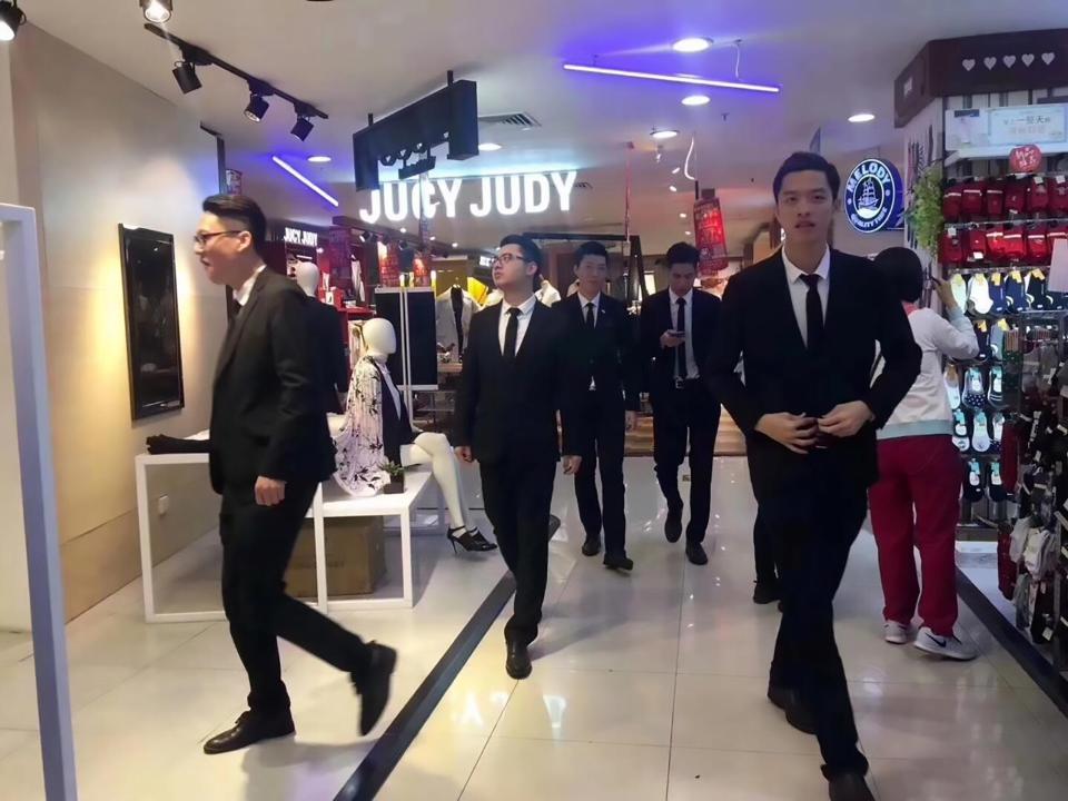 Những 'dịch vụ trai đẹp' làm hài lòng các cô nàng độc thân khắp nơi trên thế giới Những 'dịch vụ trai đẹp' làm hài lòng các cô nàng độc thân khắp nơi trên thế giới