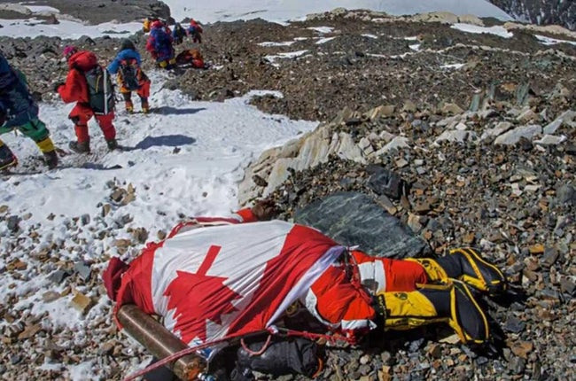 14 yếu tố có thể khiến bạn bỏ mạng trên đỉnh núi Everest (Kỳ 2) 14 yếu tố có thể khiến bạn bỏ mạng trên đỉnh núi Everest (Kỳ 2)